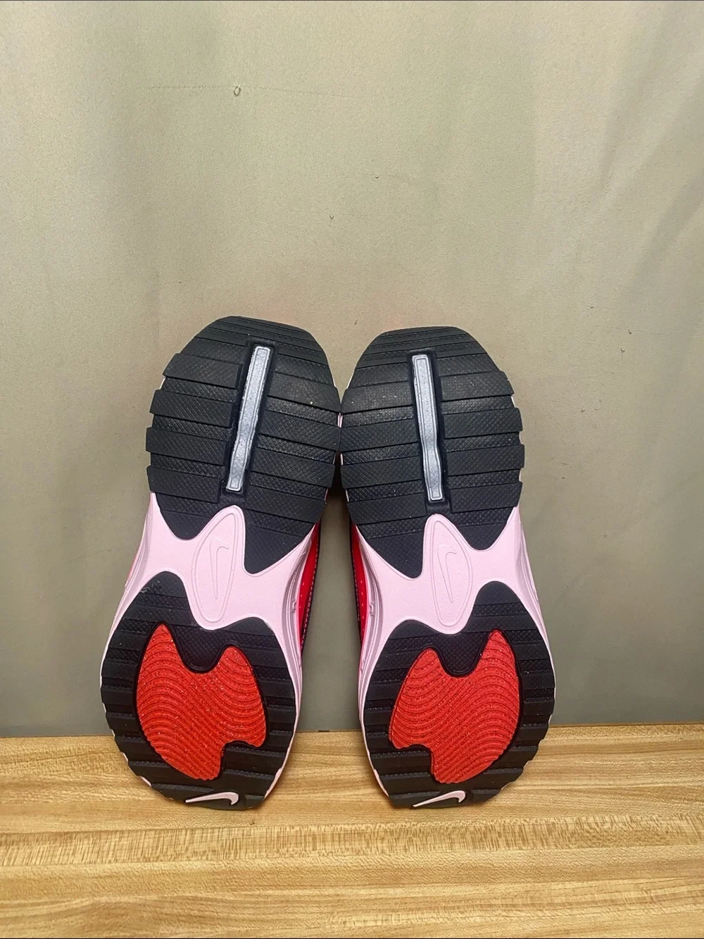 Nike Air Max Bliss Next Nature Laser Pink Solar Red Black Running Shoes Womens 8 - Picture 5 of 7